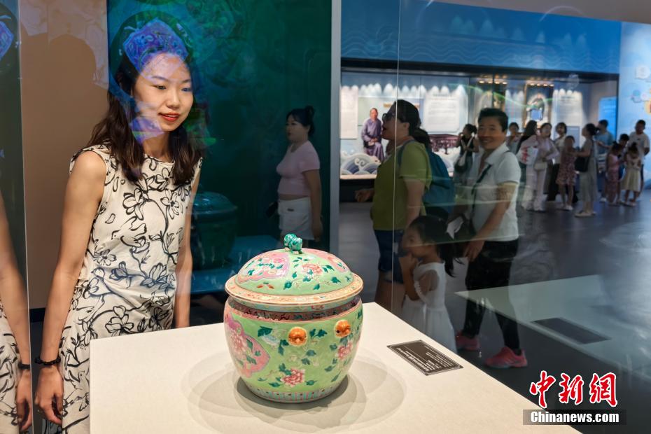 “峇峇娘惹的世界——海上丝绸之路上的峇峇娘惹文化展”在天津展出 第2张 “峇峇娘惹的世界——海上丝绸之路上的峇峇娘惹文化展”在天津展出 第2张