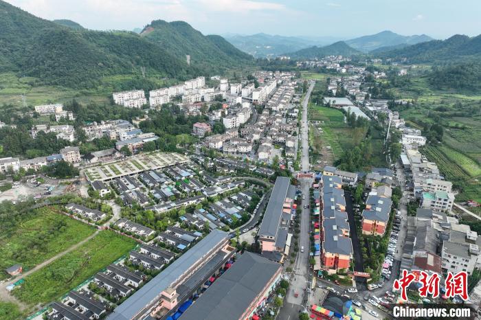 “村晚”让贵州桐梓避暑山村“热”起来  第3张