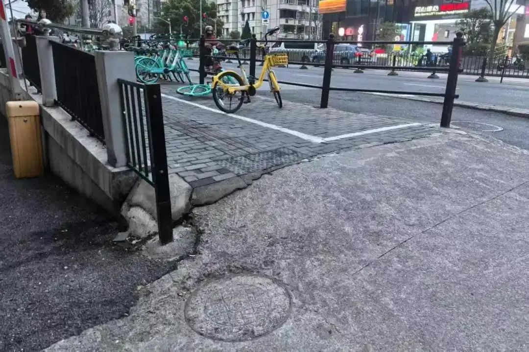 爬坡难下坡险，居民出行难题如何解？  第1张